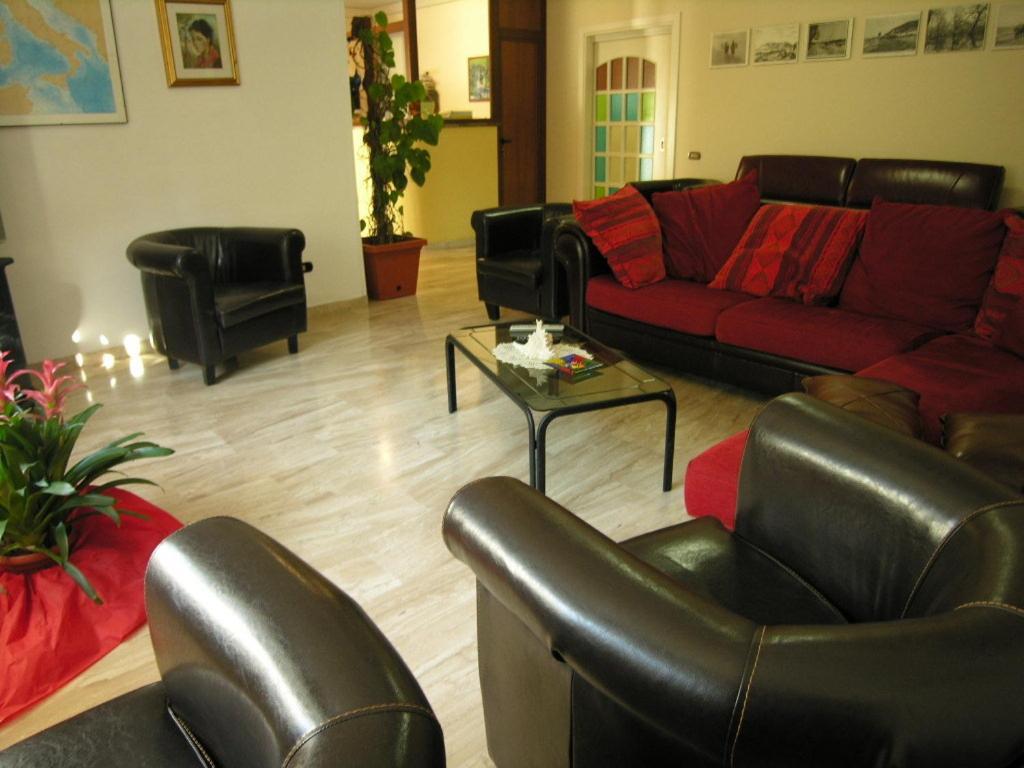Hotel Villa Aurora Latina Eksteriør bilde
