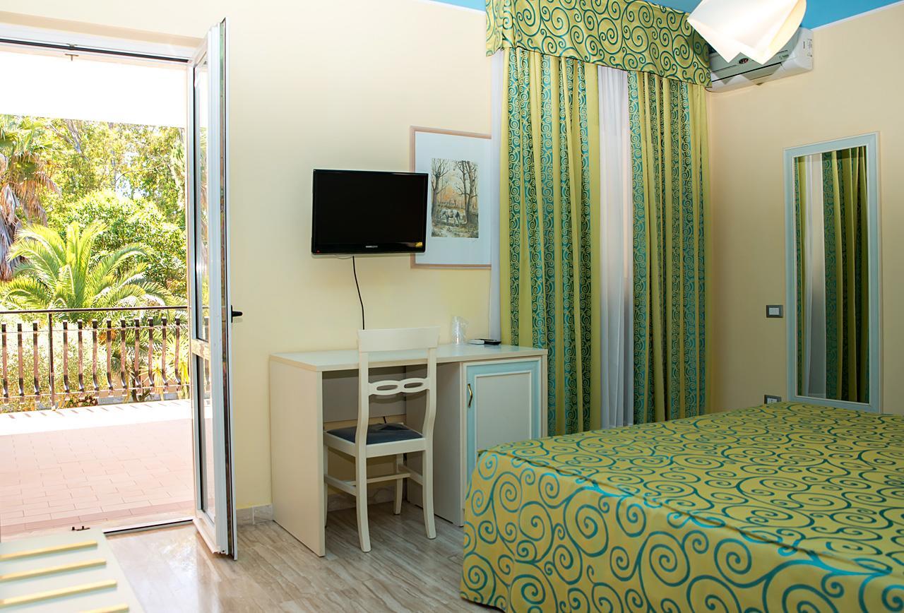 Hotel Villa Aurora Latina Eksteriør bilde